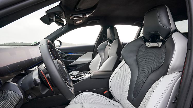 Üppigste Fauteuils machen den BMW M5 auch für die Langstrecke interessant.