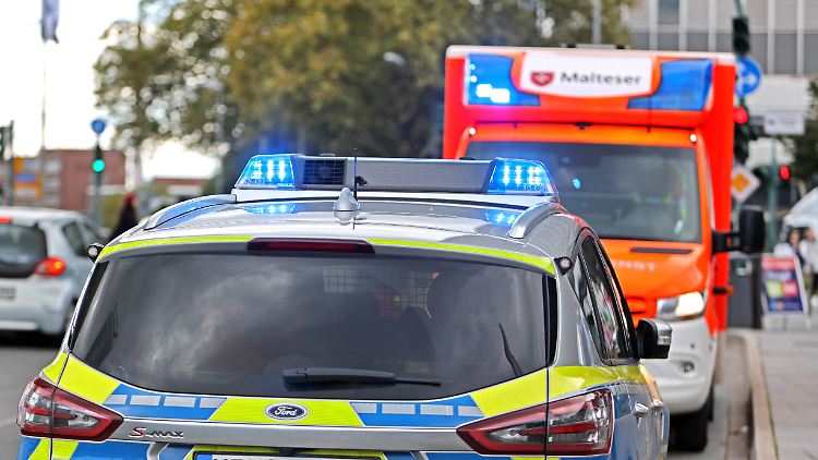 Die Angreiferin starb im Rettungswagen.