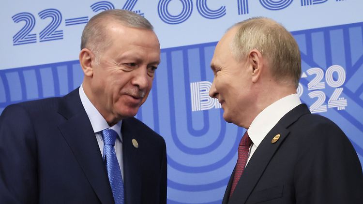 An Russlands Präsident Putin (r.) hat es anscheinend nicht gelegen, dass der türkische Staatschef Erdogan die Türkei nicht in die BRICS hieven konnte.