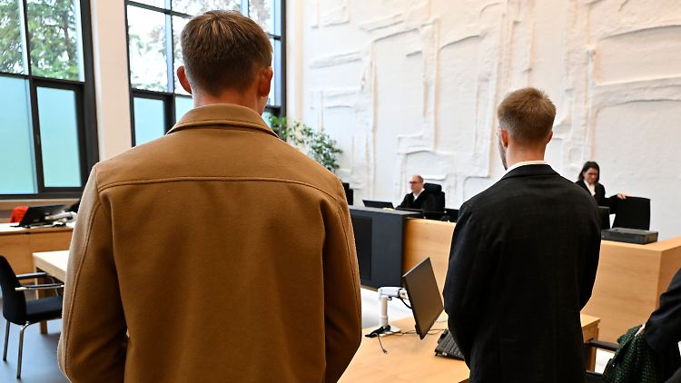 "Ich nehme das beiden wirklich ab, dass sie einsichtig und reuig sind", erklärte der Richter.