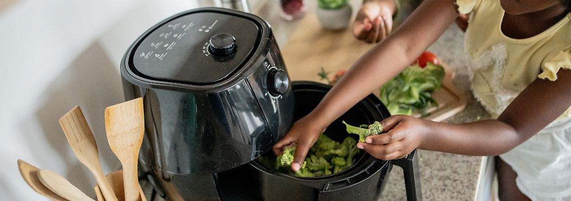 Heißluftfritteusen liegen voll im Trend – aber sind sie den Hype wert?