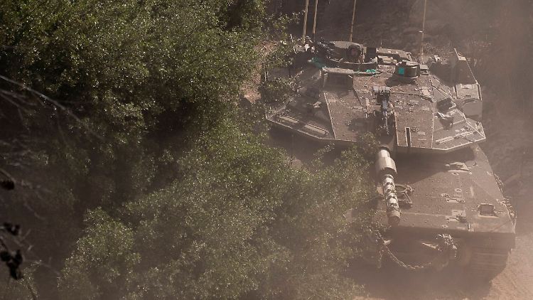 Israelische Panzer sind offenbar zunehmend im Libanon im Einsatz.
