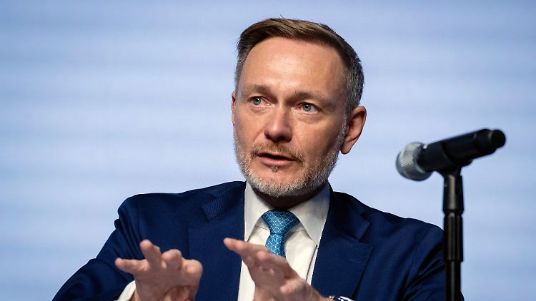 Im Herbst werde sich zeigen, "ob wir als Koalition zusammenkommen", sagt Lindner.