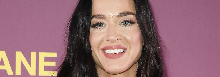 Lediglich, was ihre Haarpracht angeht, ...