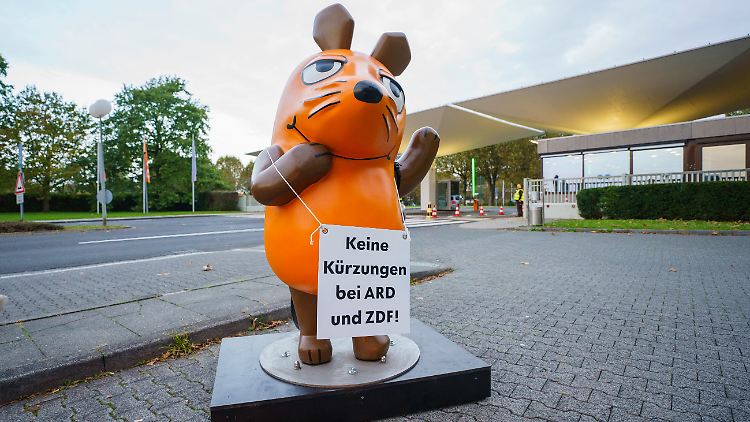 Protest mit Maus: Die Hoffnung, dass Einsparungen bei Öffentlich-Rechtlichen ausbleiben, erfüllt sich wohl nicht.  