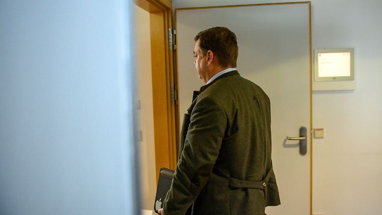 Räuscher darf für die CDU nicht mehr das Thema Jagd beackern und soll vorläufig die Finger von sozialen Medien lassen.