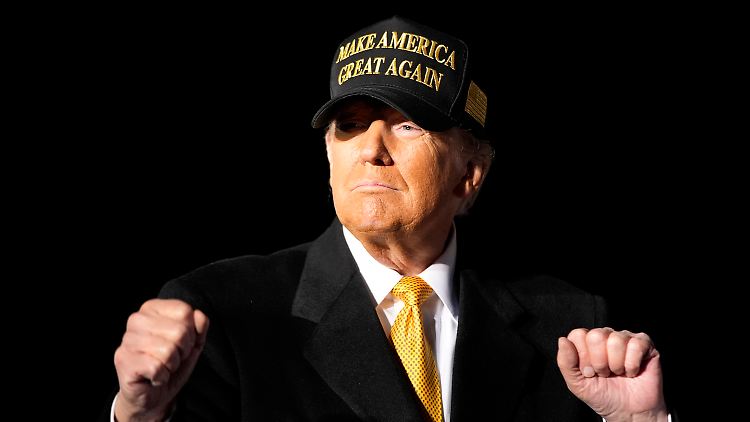 Donald Trump setzt auf die Popularität des Rogan-Podcasts. 