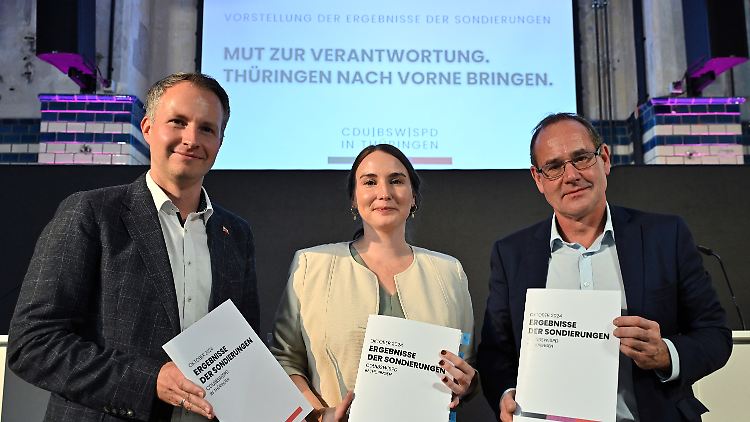 Vor gut einer Woche präsentierten Andreas Bühl (l-r, CDU), Katharina Schenk (SPD) und Tilo Kummer (BSW) die Ergebnisse der Sondierungsgespräche.