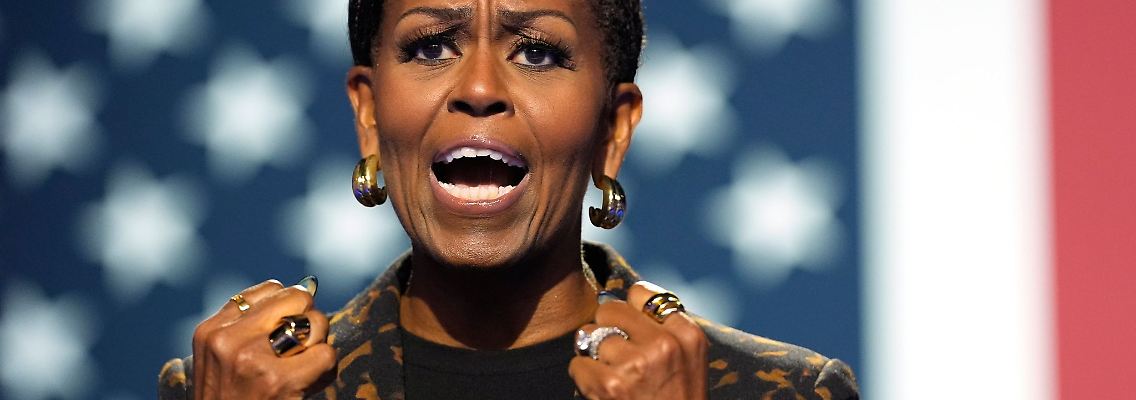 "Wenn wir diese Wahl nicht richtig angehen, werden eure Ehefrauen, Töchter, Mütter – wir Frauen – zu Kollateralschäden eurer Wut", richtet sich Michelle Obama an unentschlossene männliche Wähler.