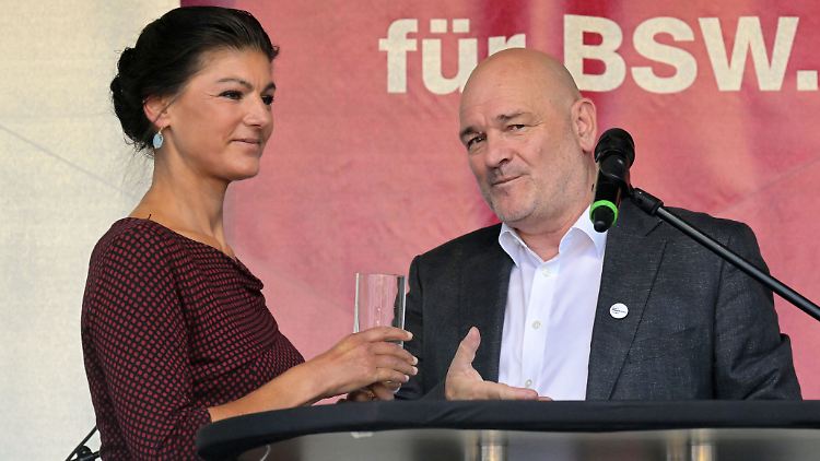 Der Brandenburger BSW-Spitzenkandidat Crumbach mit Parteigründerin Wagenknecht.