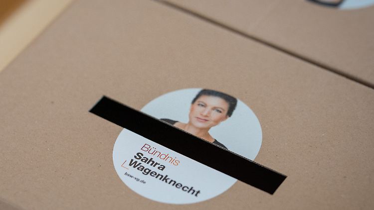 Wahlboxen für eine BSW-Gründungsveranstaltung in Stuttgart.