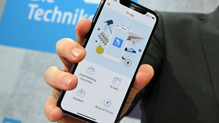 Mit der elektronischen Patientenakte sollen Versicherte ihre Gesundheitsdaten immer per Smartphone griffbereit haben. 