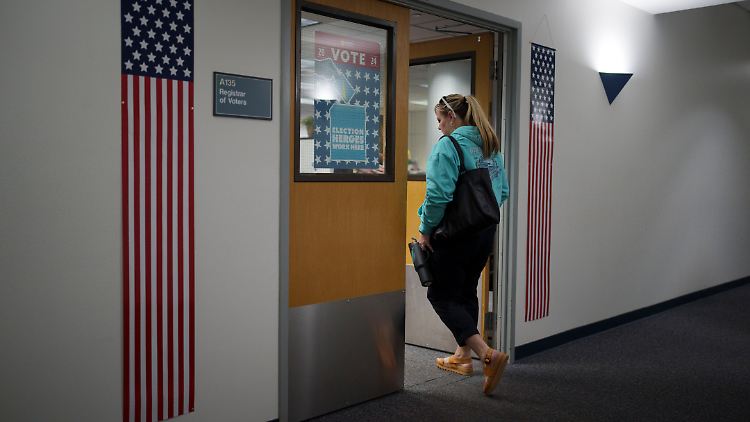 Ann-Cari Burgess betritt ihr Büro in Washoe County vor rund einer Woche. Inzwischen wurde sie rausgedrängt. 