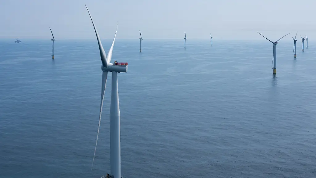 2023-08-23T103333Z-1137373764-RC22J1A2ZTRS-RTRMADP-3-EQUINOR-WINDPOWER-FLOATING