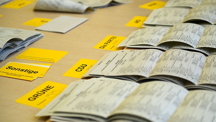 Hunderte Wahlzettel in Sachsen soll der 44 Jahre alte Mann manipuliert haben.