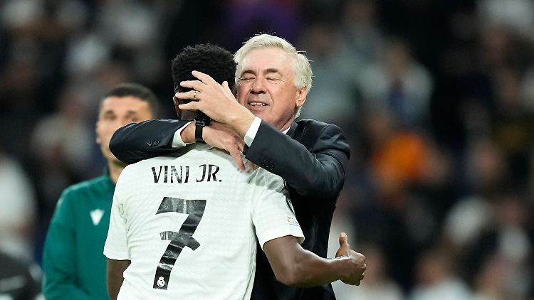 Alle sind für Vinicius Junior - auch Trainer Carlo Ancelotti.