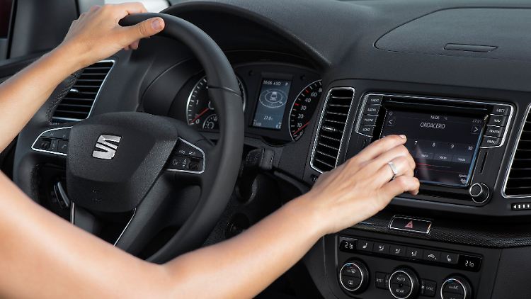 Das Infotainmentsystem mit Navigation ist ein attraktives Ausstattungsdetail des Seat Alhambra.
