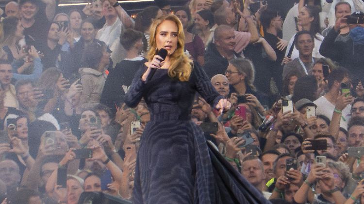 Adele bei einem ihrer Konzerte in München - da war sie noch ganz Ohr.