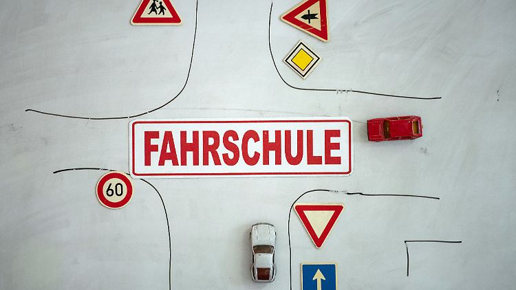 2022 hat die Bundesregierung schärfere Sanktionen für das Täuschen bei der Führerscheinprüfung eingeführt.