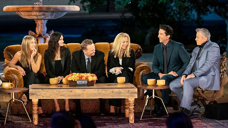 2021 ließen sich (v.l.n.r.) Jennifer Aniston, Courteney Cox, Matthew Perry, Lisa Kudrow, David Schwimmer und Matt Leblanc für das  TV-Special "Friends: The Reunion" noch einmal auf dem Sofa wieder.