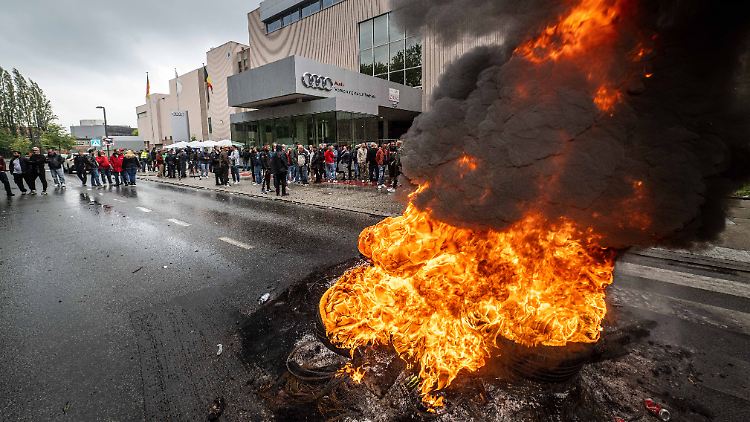 Bereits im September protestierten Beschäftigte in Brüssel gegen die Werksschließung.