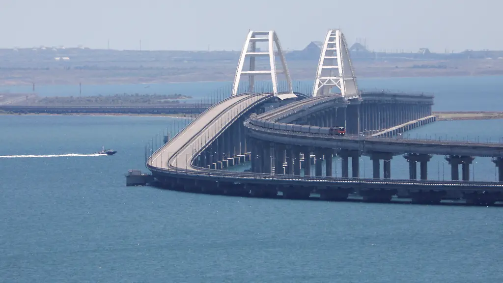 2023-07-17T102558Z-206253148-RC2X42A8IR23-RTRMADP-3-UKRAINE-CRISIS-CRIMEA-BRIDGE
