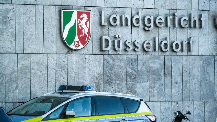 Laut Anklage hatte sich die Frau von ihrem Ehemann trennen wollen. "Er hat jahrelang eine Doppelehe geführt", sagt sie. 
