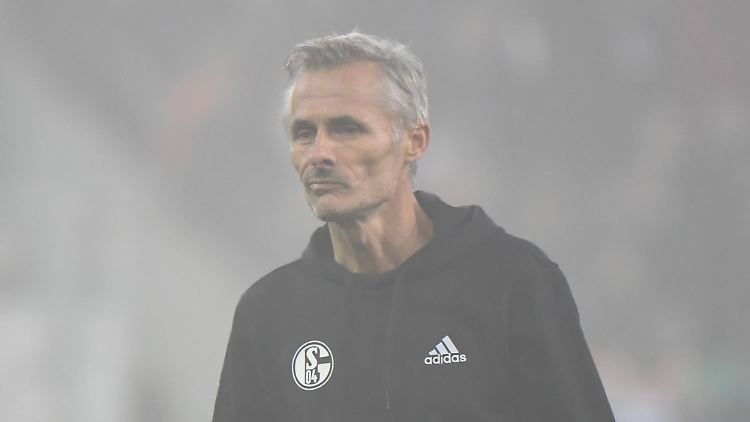 Kees van Wonderen legt einen Fehlstart beim FC Schalke 04 hin.