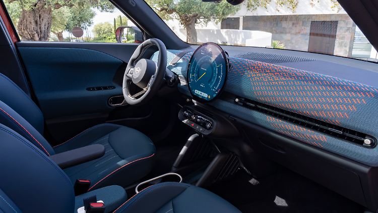 Das runde Display ist das Signature-Element im Mini, natürlich auch beim Mini Aceman. Die Verarbeitung kann sich sehen lassen.