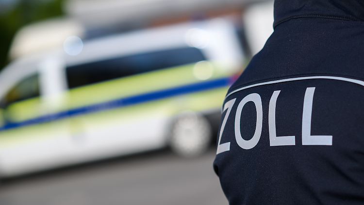 Ermittler des Zollfahndungsamts Essen vollstreckten den Haftbefehl gegen den Verdächtigen.