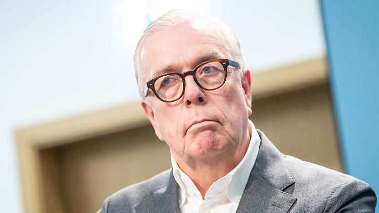 Klaus Reinhardt sieht die Teilzeitkrankschreibung als gute Gelegenheit, sich etwa von "Bagatellinfekten" zu erholen und dennoch arbeiten zu können.