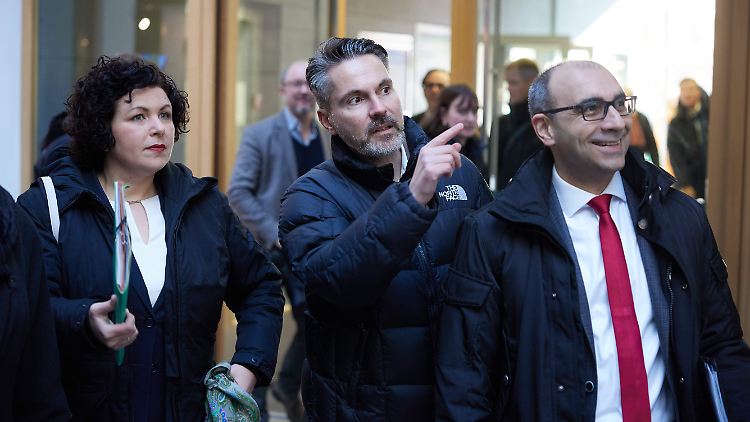 Die BSW-Politiker Amira Mohamed Ali (v.l.), Fabio de Masi und Shervin Haghsheno sind unzufrieden mit der "Friedenspräambel" im Thüringer Sondierungspapier.