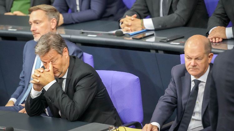 Ziehen bei ihrer Wirtschaftspolitik nicht an einem Strang: Wirtschaftsminister Robert Habeck, Finanzminister Christian Lindner und Kanzler Olaf Scholz.