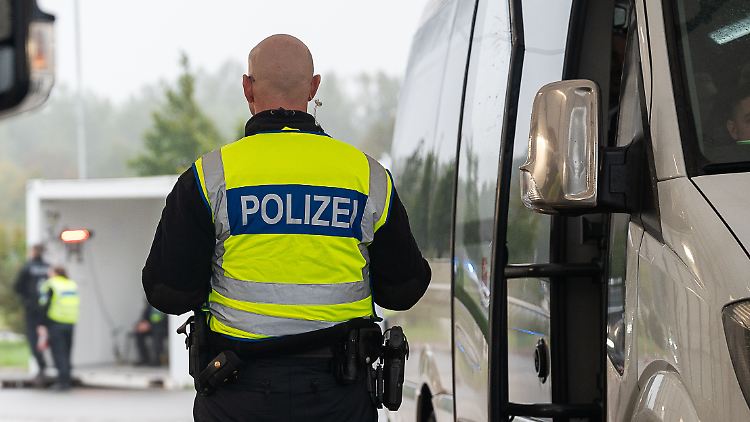 Polizisten konnten dem Busfahrer keinen Führerschein abnehmen. Denn den war er schon los (Archivbild). 