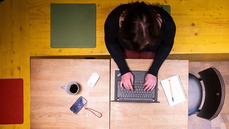 Von zu Hause aus zu arbeiten, bringt vielen Menschen Vorteile. Aber nicht alle Unternehmen spielen da mit.