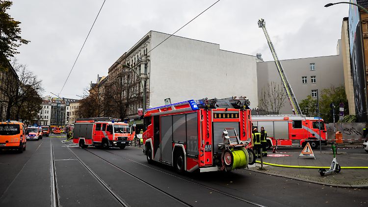 Die Feuerwehr war mit mehr als 100 Einsatzkräften vor Ort. 