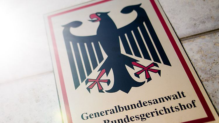 Der Angeklagte soll 2014 und 2015 in der Region Donezk in der Ostukraine gegen das ukrainische Militär gekämpft haben. 