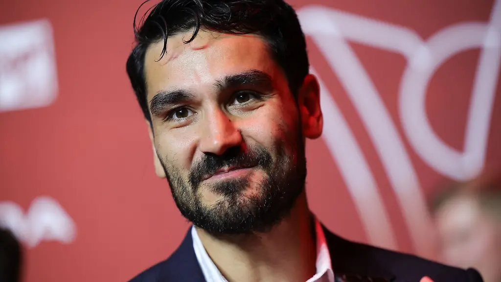 Fussball-Nationalspieler-Ilkay-Guendogan-ist-beim-Sport-Bild-Award-zum-Star-des-Jahres-ausgezeichnet-worden