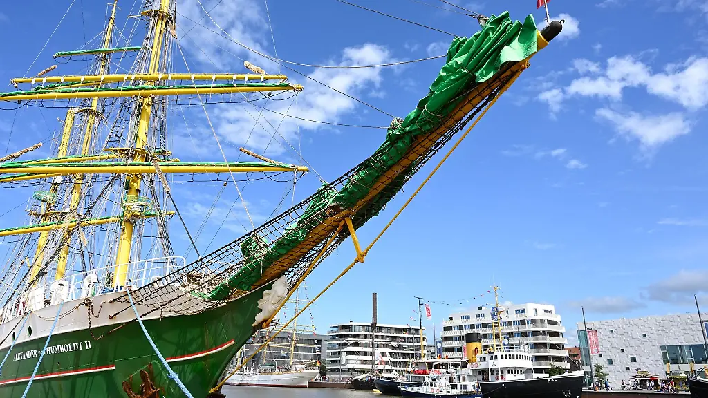 Blick-auf-das-Segelschiff-Alexander-von-Humboldt-II