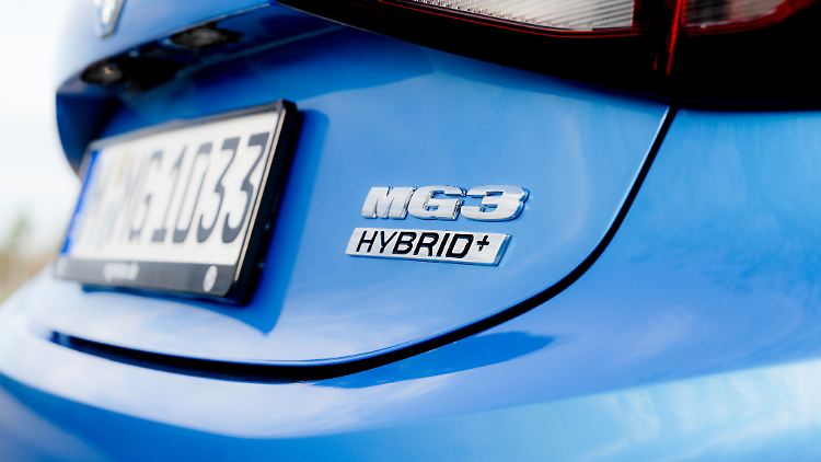 Das Plus hinter dem Hybrid-Schild deutet an, dass noch andere Motorvarianten folgen dürften.