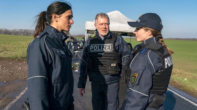Warum sind die beiden jungen Polizistinnen (Aybi Era und Paula Kroh, v.l.) vom Tatort geflüchtet?