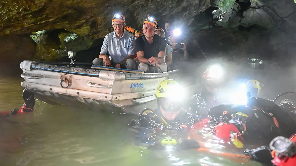 Winfried-Kretschmann-l-Buendnis-90-Die-Gruenen-Ministerpraesident-von-Baden-Wuerttemberg-und-Thomas-Strobl-CDU-Innenminister-von-Baden-Wuerttemberg