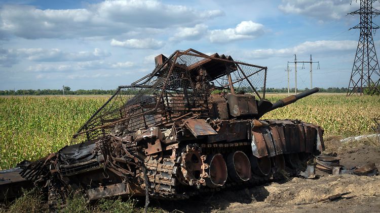 Die Ukraine spricht von Dutzenden zerstörten oder beschädigten russischen Panzern in der Region Kursk.