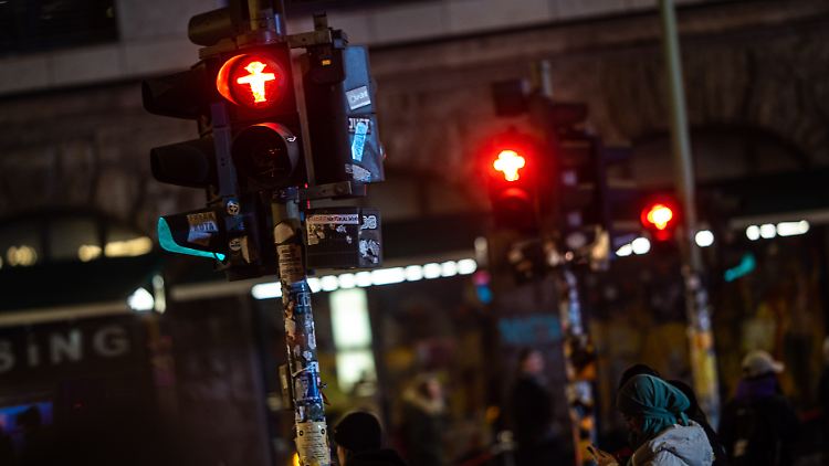 "Bei Rot bleibst du stehen, bei Grün darfst du gehen": Wie lang wird dieses Sprichwort noch an den Nachwuchs weitergegeben?