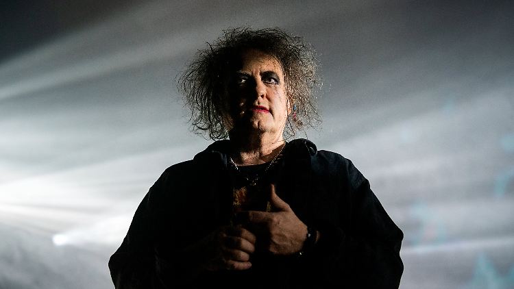 Fünf Jahre gibt sich Frontmann Robert Smith noch, dann will er sich von der Bühne verabschieden.