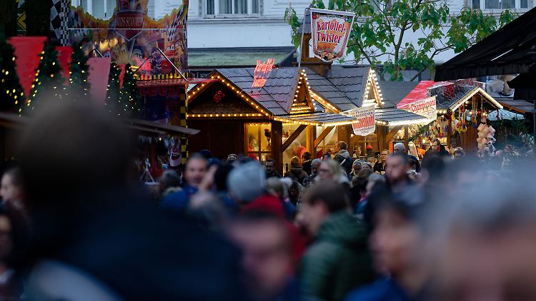 Der Steeler Weihnachtsmarkt ist einer der ersten, auf dem Besucher in festliche Stimmung kommen können.