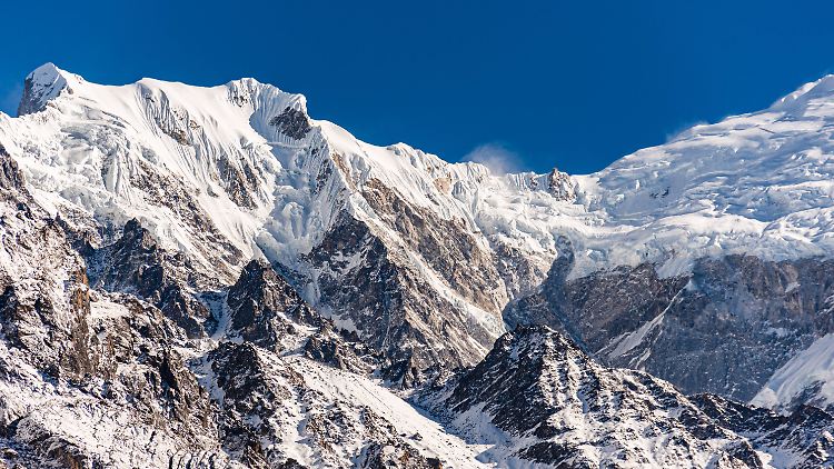 Unmittelbar vor dem Unglück war den Bergsteigern der Aufstieg über die Ostflanke des Langtang Lirung gelungen.