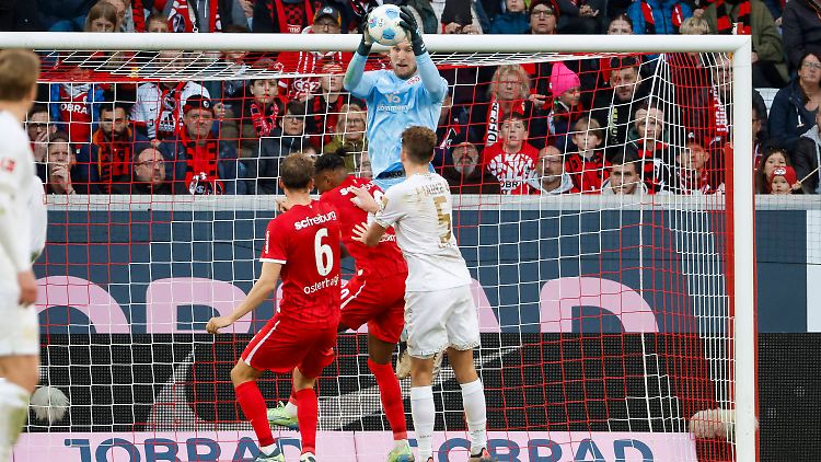 Mainz-Keeper Robin Zentner spielte in Freiburg zu Null.