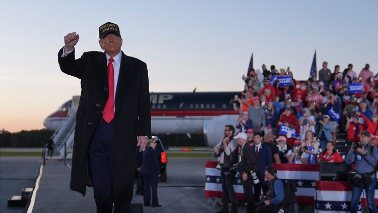 Trump verbreitet bis heute die Lüge, die Wahl 2020 sei ihm "gestohlen" worden. 