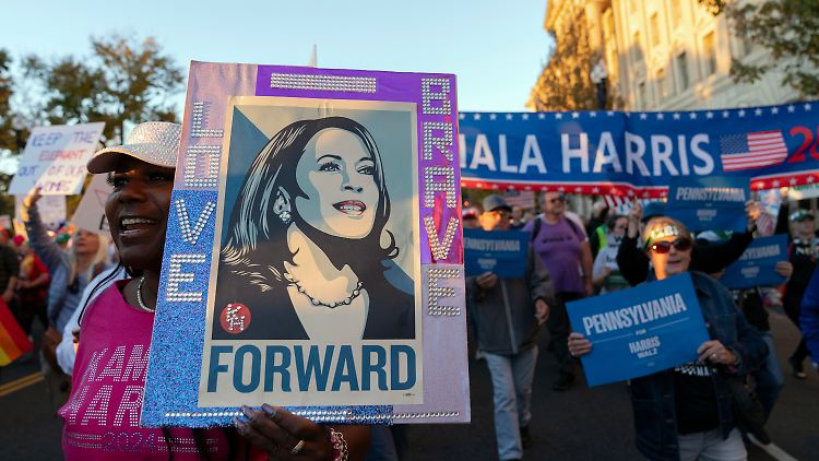 Teilnehmer beim Women's March in Washington am Samstag forderten zur Wahl von Harris auf.